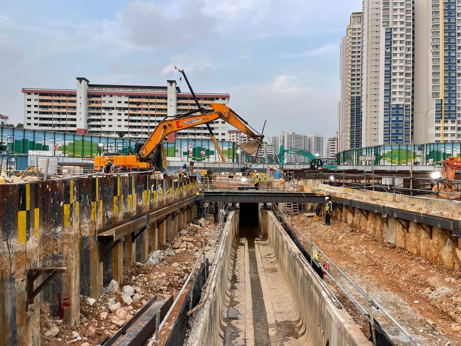 Deep excavation with steel sheet piling for NSC tunnel drainage works